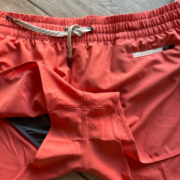 NWT Vuori Clementine Short 2.0 2.5” - Picture 8 of 11